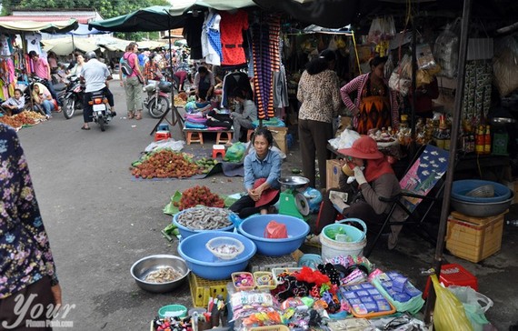 2016-05-16-1463381813-8863921-KandalMarketinPhnomPenhCambodia.jpg