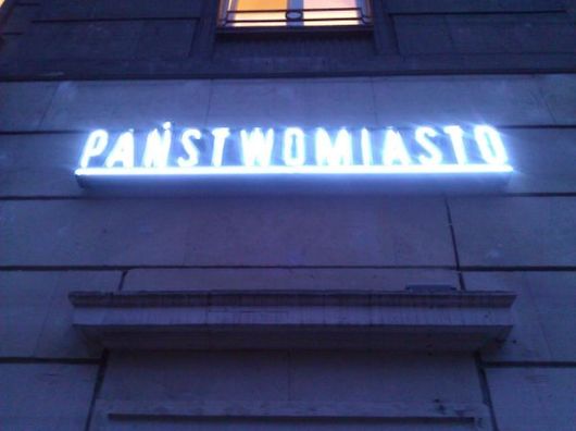 2016-06-07-1465337305-5319487-panstwomiastowarsawbynitzanreisner.jpg