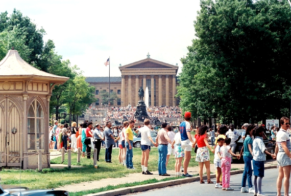 2016-06-20-1466381710-83639-HandsAcrossAmerica.png