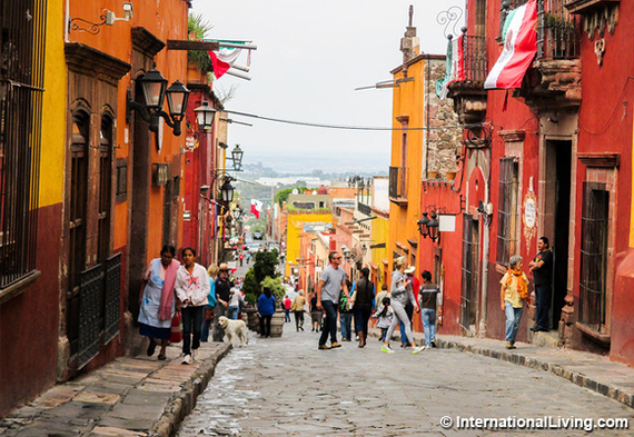 2016-06-20-1466445914-5211539-hpBusyStreetSanMigueldeAllendeMexico.jpg