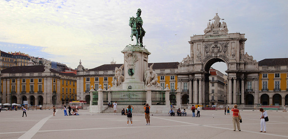 2016-07-15-1468602234-3546256-Estatua_de_Don_Jos_I_Plaza_del_Comercio_Lisboa_Portugal.jpg