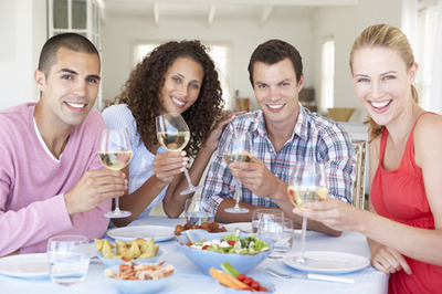 2016-08-01-1470018375-4382659-AmisSaladeVinblanc123RF42109782.jpg