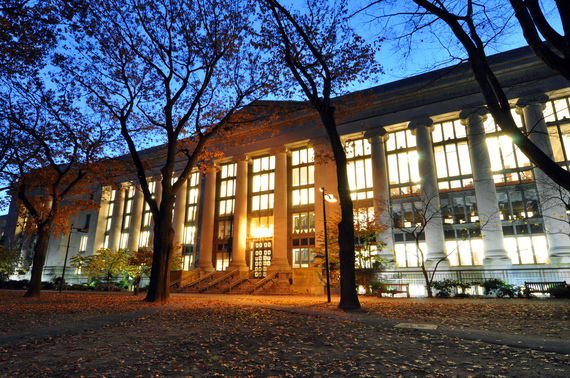 2016-08-12-1470966033-4519455-Harvard_Law_School_Library_in_Langdell_Hall_at_night.jpg