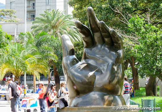 2016-08-18-1471556638-1742744-hpBoterossculpturedowntownMedellnColombia.jpg