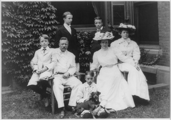 2016-08-24-1472035523-434951-Dogs.TeddyRoosevelt.Skip.www.loc.gov.1024pxTheodore_Roosevelt_and_Family__24_August_1907.jpg