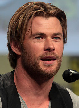 2016-08-29-1472500556-3984037-Chris_Hemsworth_SDCC_2014_cropped.jpg