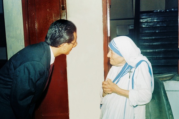 2016-09-01-1472755107-2112703-MotherTeresa.adjustedforHUFFPOST.jpg