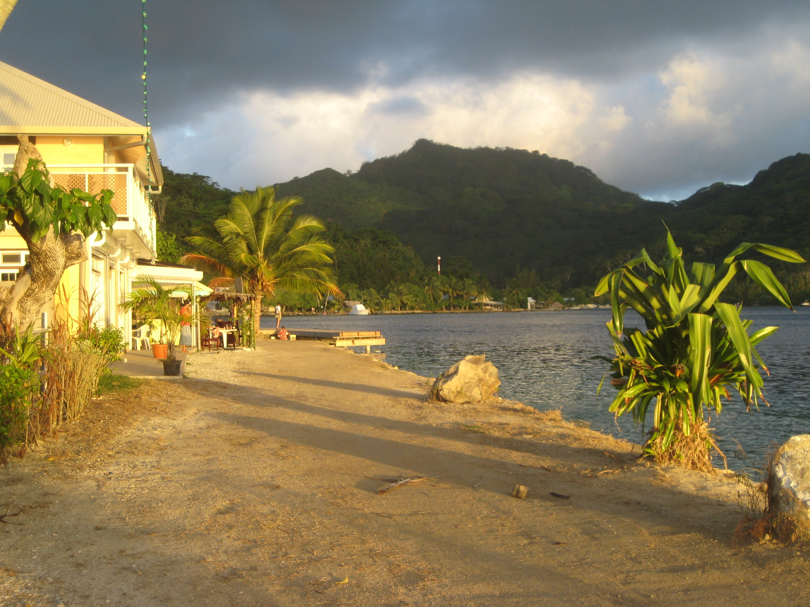 Random Sunsets Around the World - Part 1, Pacific Islands - Sinking Low ...