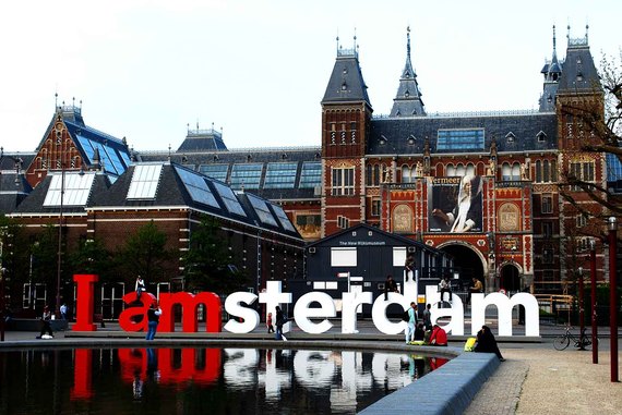 2016-09-12-1473694854-7876517-MgmtMilenaAmsterdam.jpg