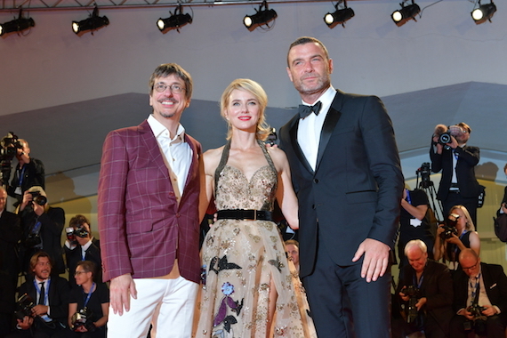 2016-09-16-1474028499-4645624-33028Red_Carpet__The_Bleeder__Philippe_Falardeau__Naomi_Watts__Liev_Schreiber__la_Biennale_di_Venezia__foto_ASAC.jpg