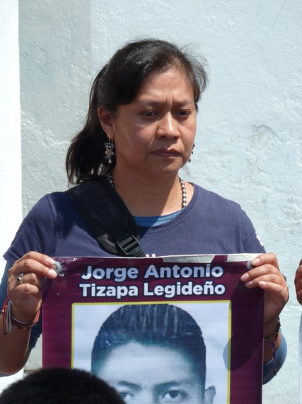 2016-09-25-1474784408-2901945-Madreayotzinapa.JPG