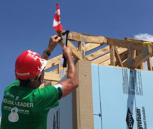 2016-10-02-1475435148-1824549-ACanadianHabitatvolunteer.jpg