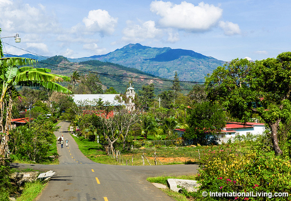 2016-10-05-1475688776-9801376-hpCrossroadsinSantaFePanama.jpg