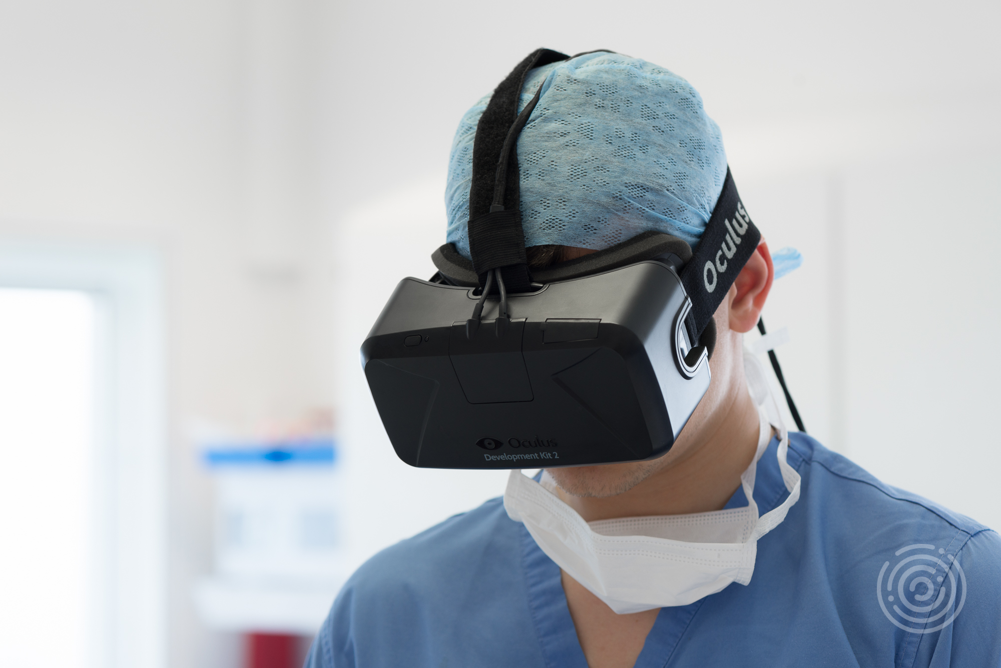 Vr красноярск. Очки виртуальной реальности в медицине. Шлем виртуальной реальности в медицине. Виртуальная реальность в стоматологии. VR В медицине.