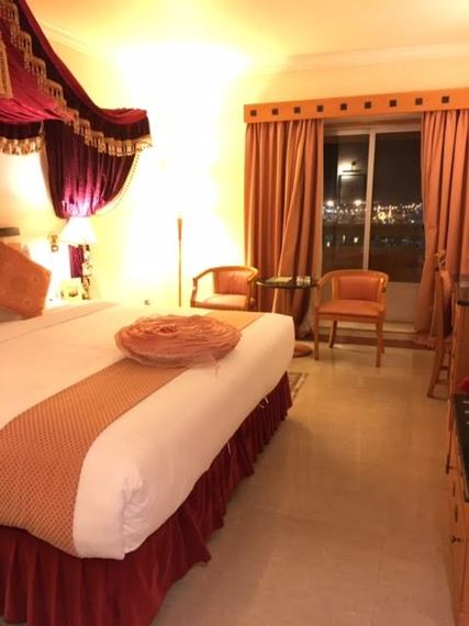 2016-10-25-1477420674-2411212-sharjahhotelroom.jpg