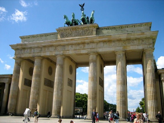 2016-11-11-1478879625-665554-brandenburggate90946_1920.jpg