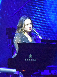 2016-11-17-1479376866-4487987-Norah4.jpeg