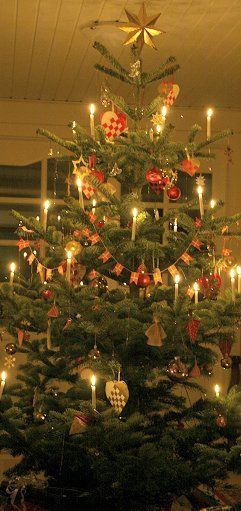 2016-11-22-1479846681-4507615-TraditionaltreewithChristmastreecandles12.jpg