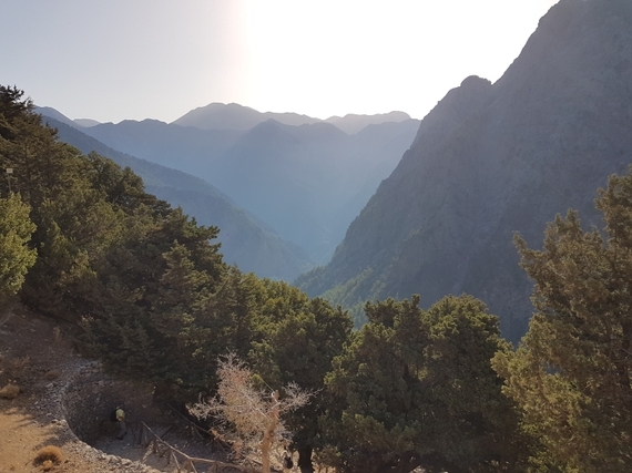 2016-11-28-1480344691-6748312-Hiking_Samaria_Gorge_Crete_2_View_at_start.jpg