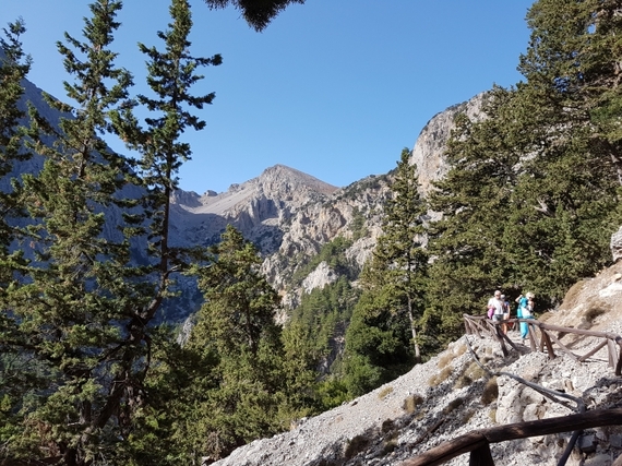 2016-11-28-1480344743-672647-Hiking_Samaria_Gorge_Crete_3_View_near_start.jpg