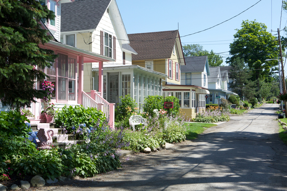 How the Tiny Town of Lily Dale Brings Death to Life | HuffPost