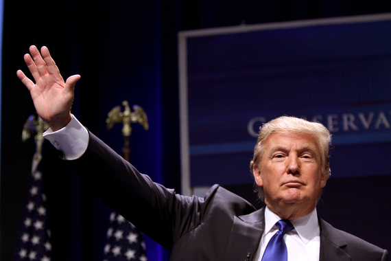 2017-01-04-1483554594-9894537-5440393641_6dabcc3f81_otrumpsalute.jpg