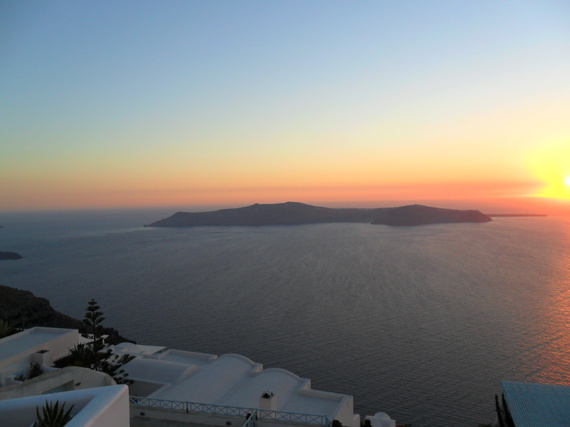 2017-02-01-1485979460-5930332-SantoriniSunset.JPG