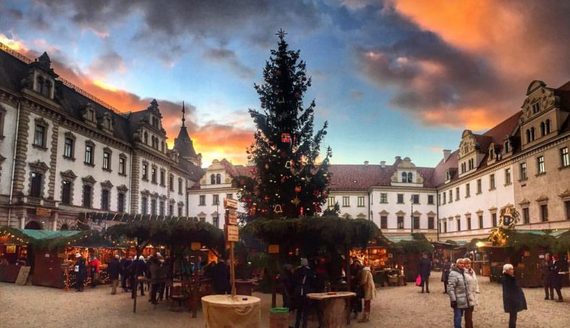 2017-02-08-1486570798-2482577-RomanticChristmasMarketRegensburg832x480.jpg