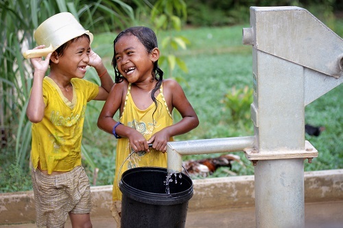 2017-03-21-1490107928-3999692-WaterPlay.jpg