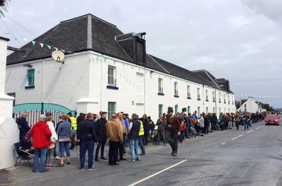 2017-07-13-1499950138-7774145-bruichladdich_queue_crop.jpg