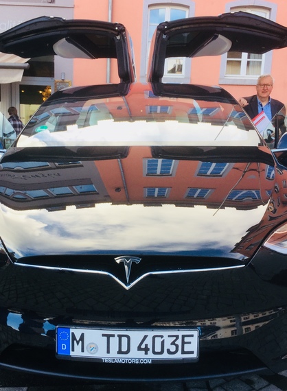 2017-11-20-1511192700-645146-TeslaPrm01.jpg