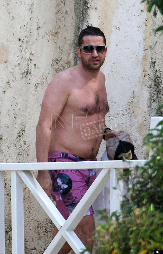 Shirtless Gerard Butler Lets His Paunch Hang Out Photos Huffpost My