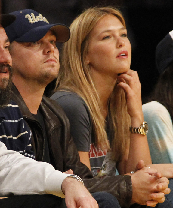 Leonardo Dicaprio Back With Bar Refaeli At Lakers Game Photos Huffpost 