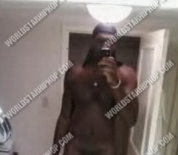 Greg Oden is NUDE, penis on display in new internet photos. with a knee inj...