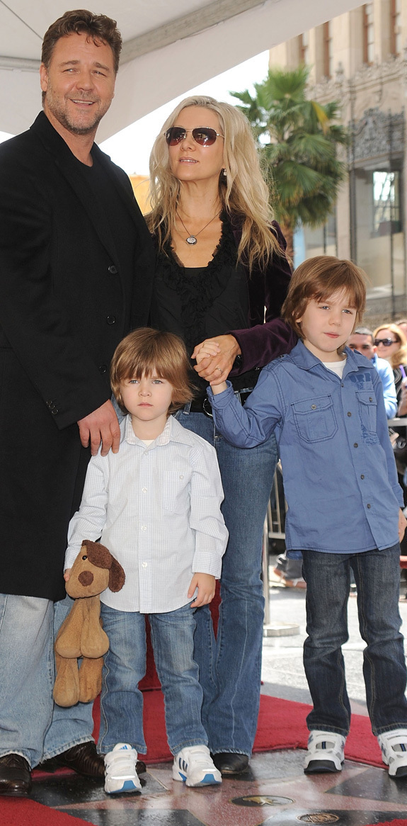 Russell Crowe Gets His Star, Brings His Kids (PHOTOS) | HuffPost