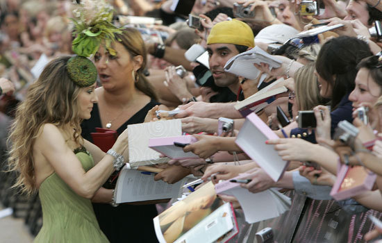 Sarah Jessica Parker Wears Plant Hat To London Sex And The City 